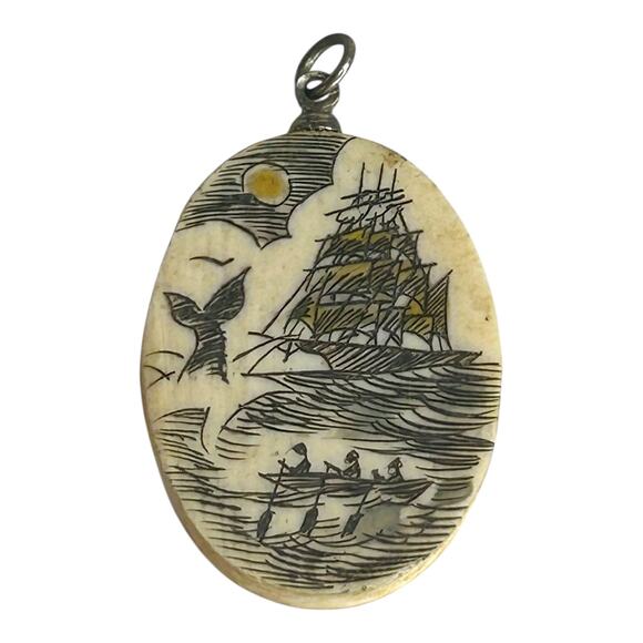 Vintage Skrimshaw Scene Oval Pendant - Picture 2 of 5